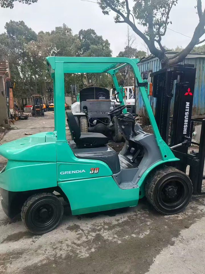 MITSUBISHI 3-ton - Vertikální sloupový výtah: obrázek 2 MITSUBISHI 3-ton - Vertikální sloupový výtah: obrázek 2