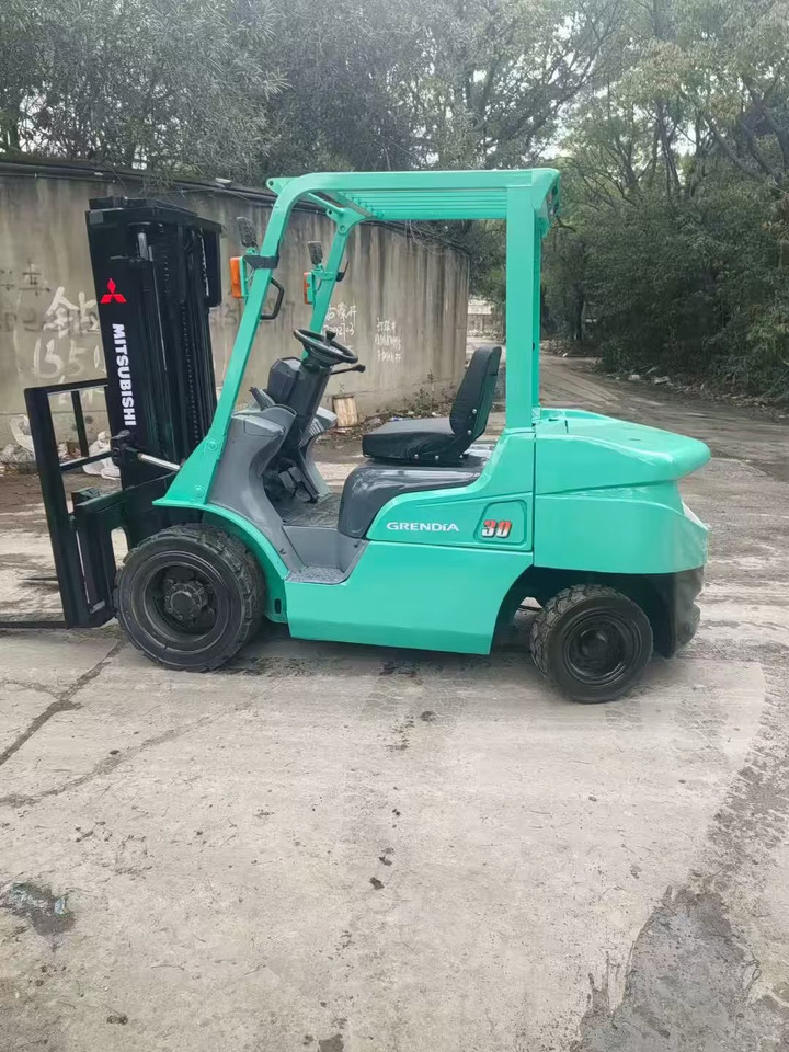 MITSUBISHI 3-ton - Vertikální sloupový výtah: obrázek 4 MITSUBISHI 3-ton - Vertikální sloupový výtah: obrázek 4