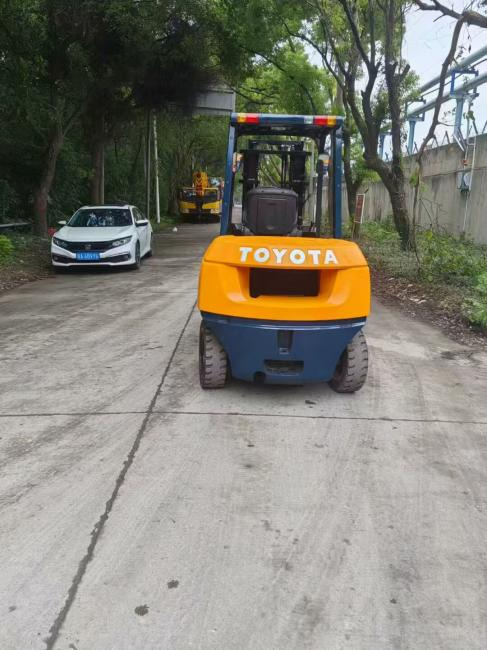 TOYATA 5-TON - Vertikální sloupový výtah: obrázek 2 TOYATA 5-TON - Vertikální sloupový výtah: obrázek 2