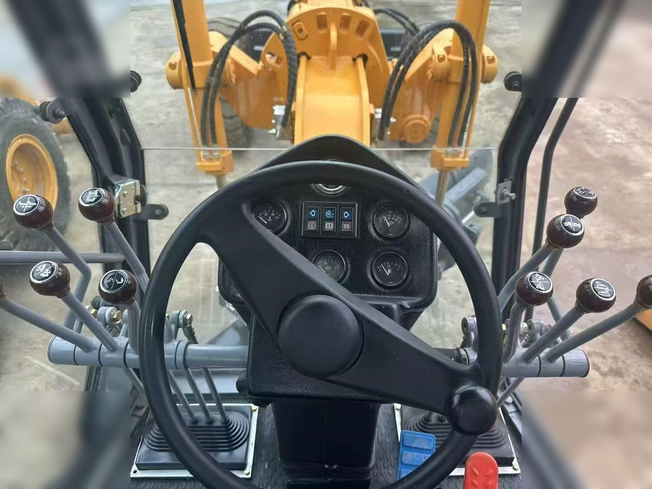 Grejdr XCMG GR2153: obrázek 11 Grejdr XCMG GR2153: obrázek 11