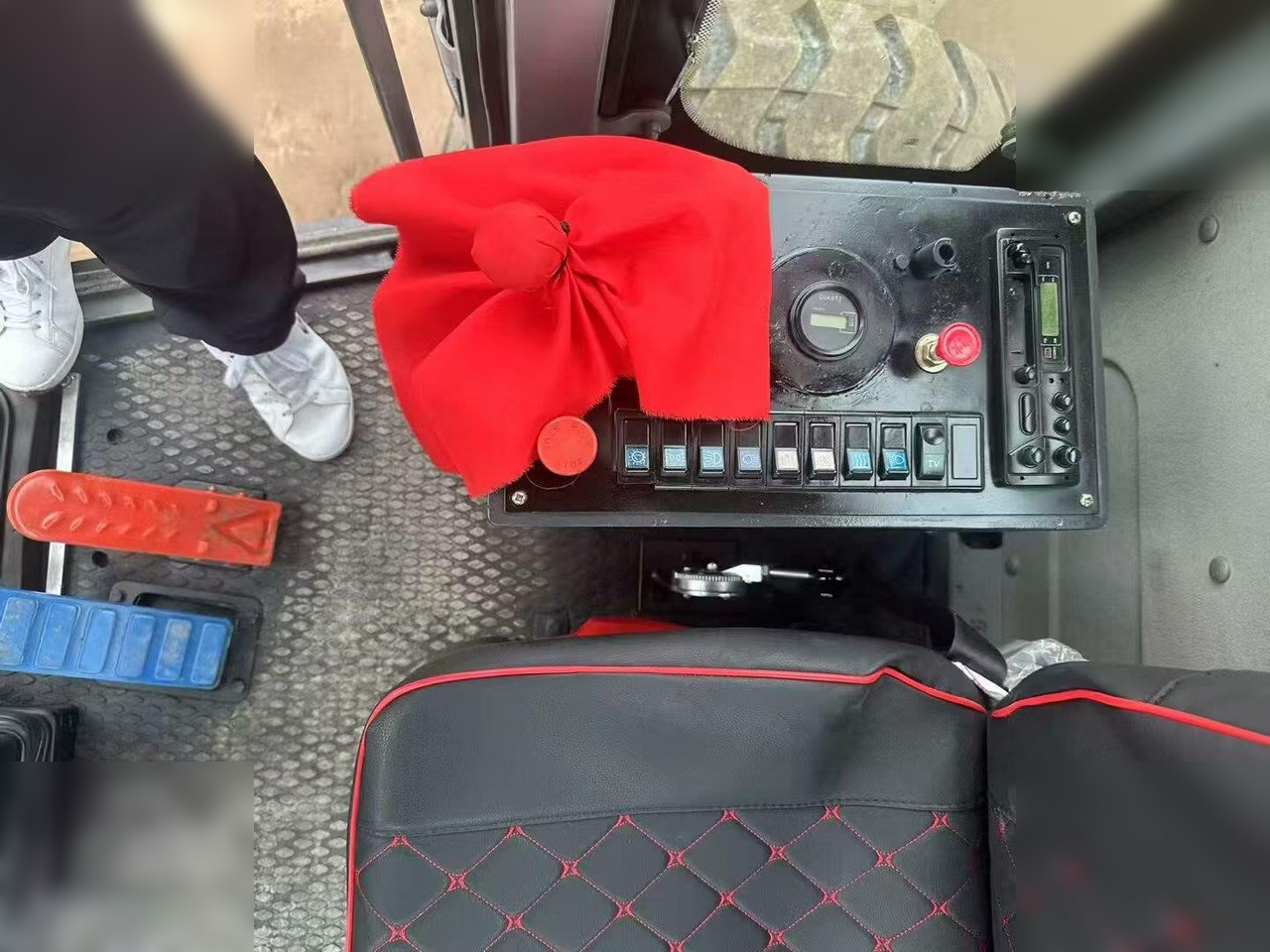 Grejdr XCMG GR2153: obrázek 12 Grejdr XCMG GR2153: obrázek 12