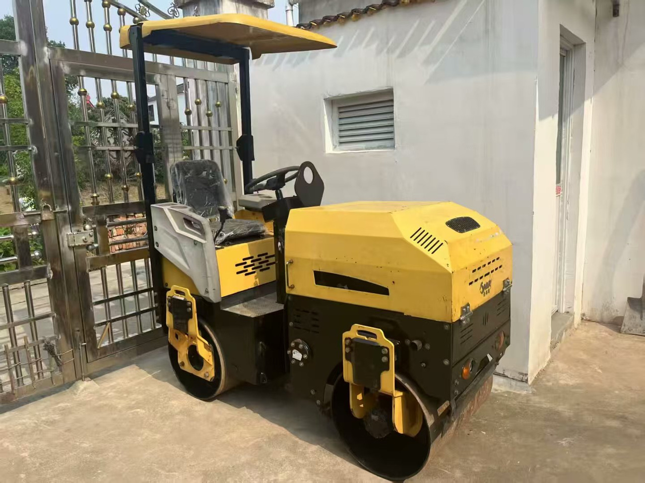 Double-drum vibratory mini roller - Válec: obrázek 1 Double-drum vibratory mini roller - Válec: obrázek 1