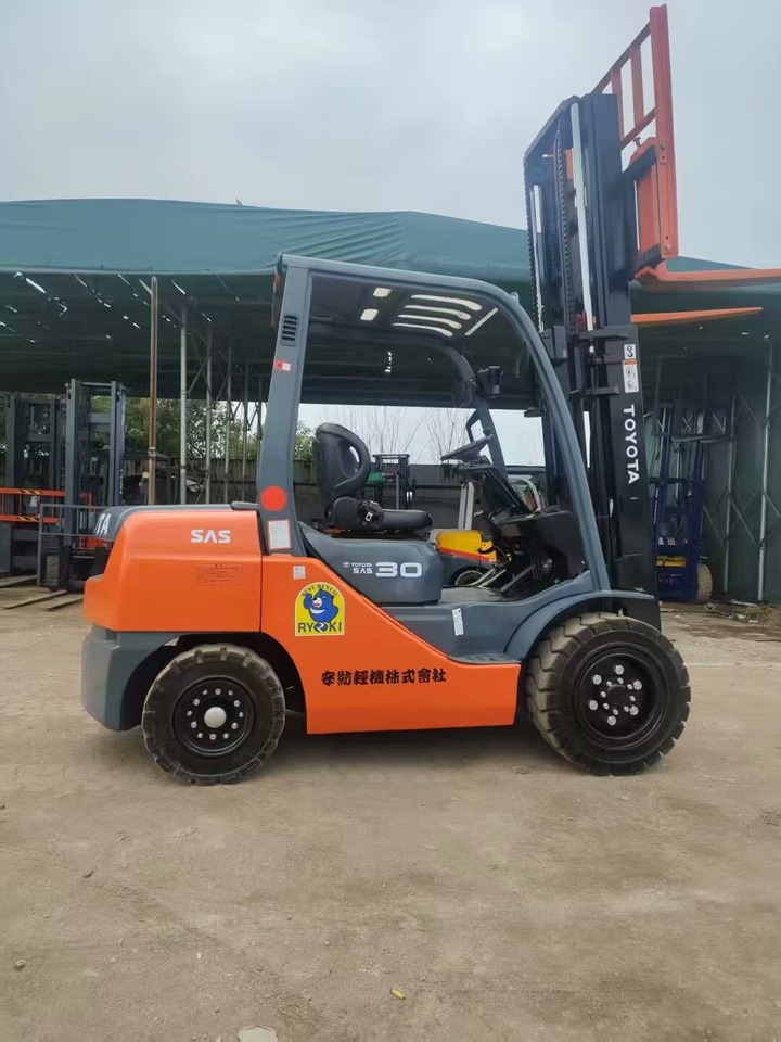 Toyata 3-ton - Vertikální sloupový výtah: obrázek 4 Toyata 3-ton - Vertikální sloupový výtah: obrázek 4