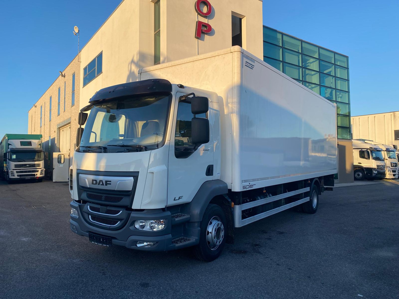 DAF LF 260 FA - Skříňový nákladní auto: obrázek 1 DAF LF 260 FA - Skříňový nákladní auto: obrázek 1