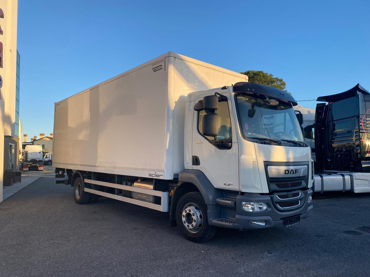 DAF LF 260 FA - Skříňový nákladní auto: obrázek 4 DAF LF 260 FA - Skříňový nákladní auto: obrázek 4