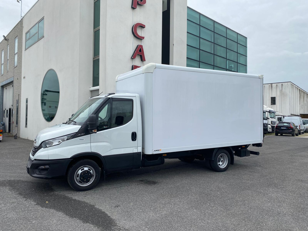 IVECO DAILY 35C16 - Dodávka skřín: obrázek 1 IVECO DAILY 35C16 - Dodávka skřín: obrázek 1