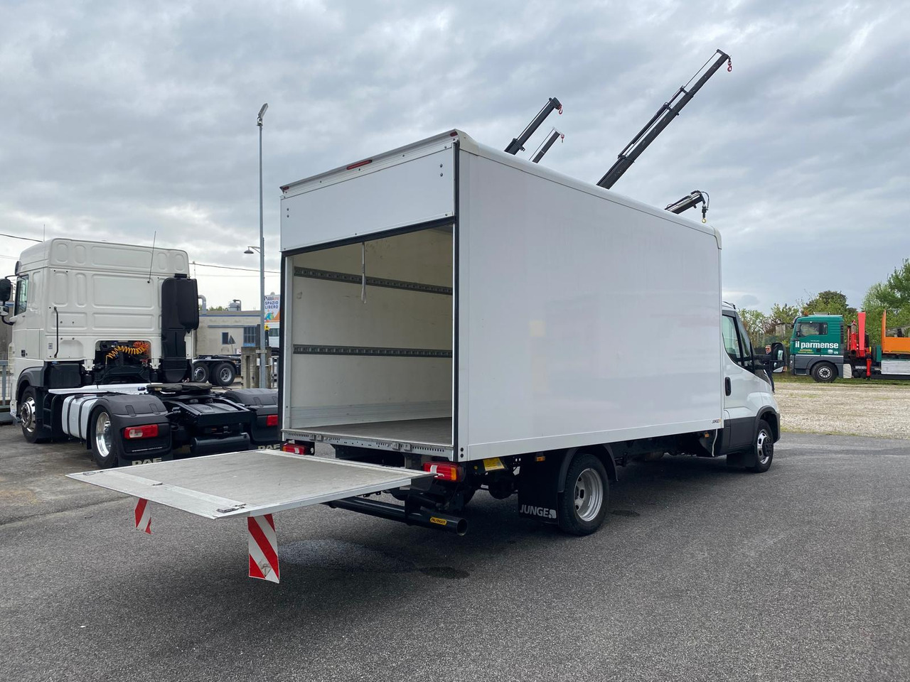 IVECO DAILY 35C16 - Dodávka skřín: obrázek 4 IVECO DAILY 35C16 - Dodávka skřín: obrázek 4
