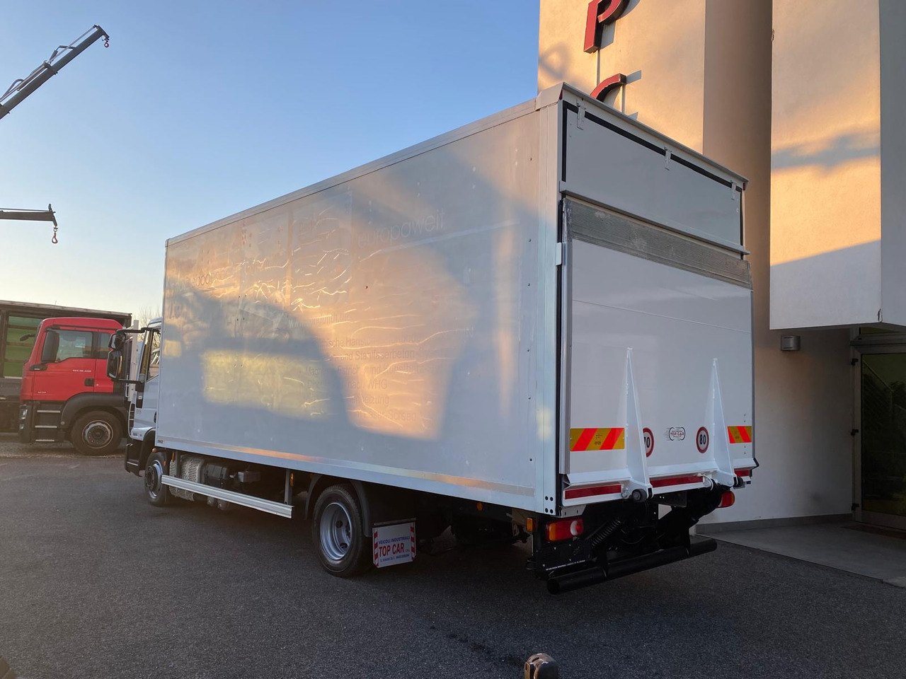 IVECO EUROCARGO 75E19 - Skříňový nákladní auto: obrázek 4 IVECO EUROCARGO 75E19 - Skříňový nákladní auto: obrázek 4