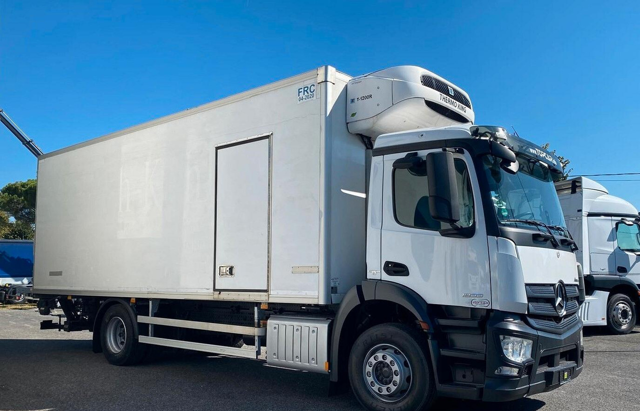 MERCEDES ANTOS 18.33 CASSONE ISOTERMICO E SPONDA - Chladírenský nákladní automobil: obrázek 4 MERCEDES ANTOS 18.33 CASSONE ISOTERMICO E SPONDA - Chladírenský nákladní automobil: obrázek 4