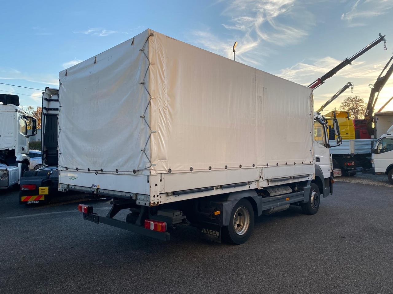 MERCEDES-BENZ 816 ATEGO - Plachtový nákladní auto: obrázek 4 MERCEDES-BENZ 816 ATEGO - Plachtový nákladní auto: obrázek 4