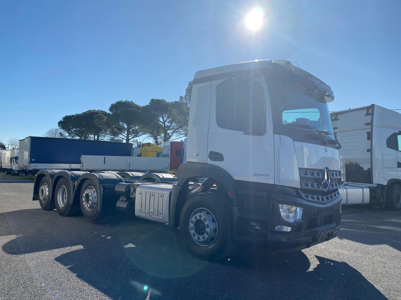 MERCEDES-BENZ AROCS 32.43 - Podvozek s kabinou: obrázek 2 MERCEDES-BENZ AROCS 32.43 - Podvozek s kabinou: obrázek 2