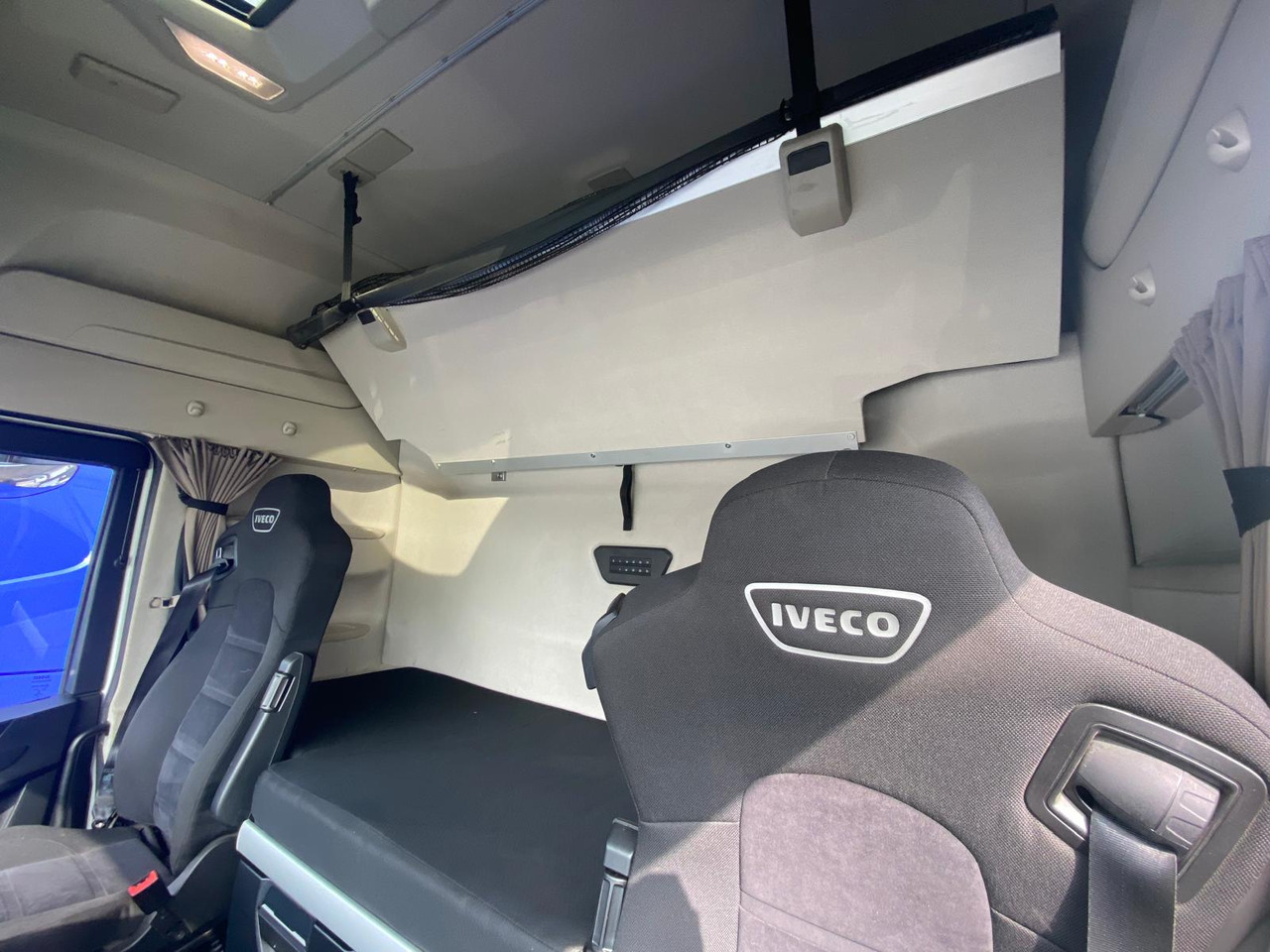 Nákladní auto IVECO S-WAY AS260S48: obrázek 15