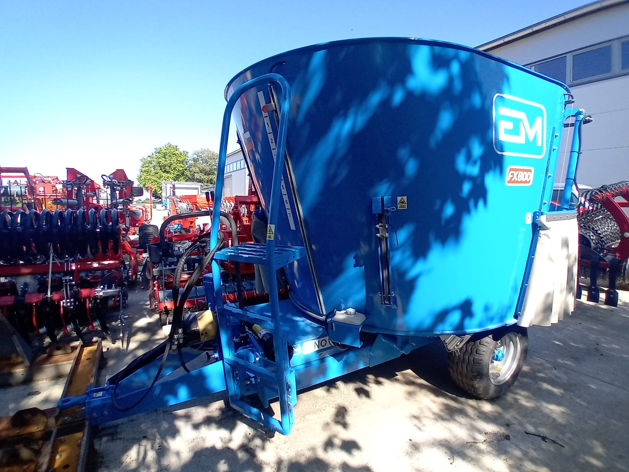 EUROMILK RINO FX 800 - Krmný míchací vůz: obrázek 1 EUROMILK RINO FX 800 - Krmný míchací vůz: obrázek 1