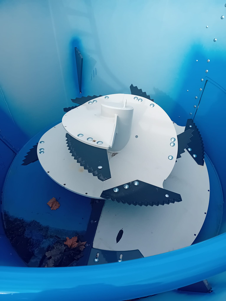 EUROMILK RINO FX 800 - Krmný míchací vůz: obrázek 3 EUROMILK RINO FX 800 - Krmný míchací vůz: obrázek 3