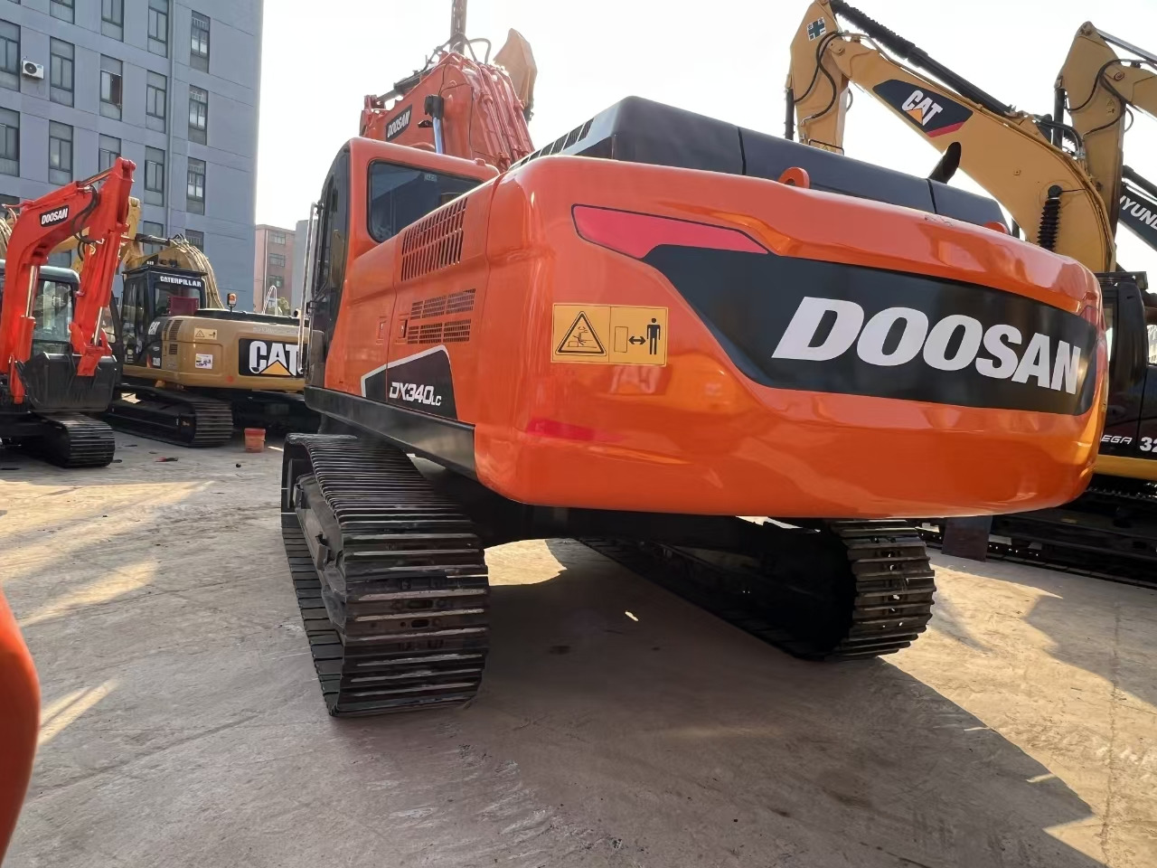 Pásové rýpadlo DOOSAN DX340 crawl excavator for sale in good price many units in stock: obrázek 6