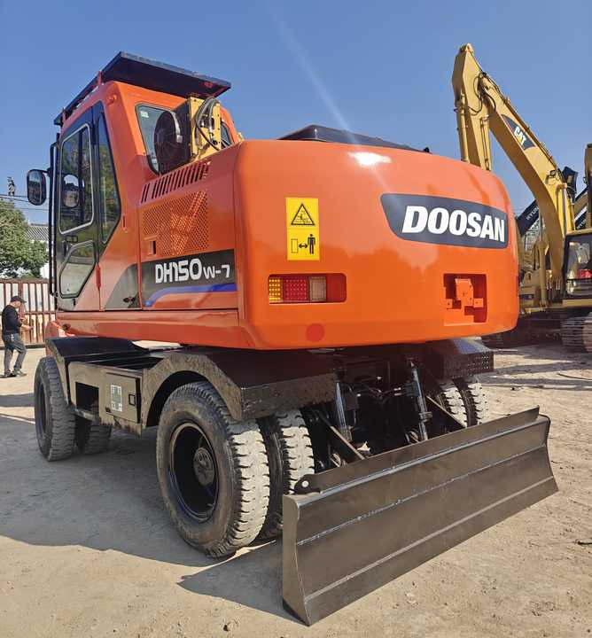 Good Condition Original Doosan DH150w-7 Wheel Excavator 15 Tons Used Doosan Dh150w-7 Excavator Used Wheel Excavator for Sale - Kolesové rýpadlo: obrázek 4 Good Condition Original Doosan DH150w-7 Wheel Excavator 15 Tons Used Doosan Dh150w-7 Excavator Used Wheel Excavator for Sale - Kolesové rýpadlo: obrázek 4