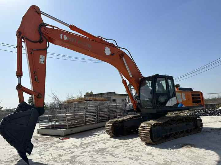 High Quality Hitachi ZX350H-5G Used Excavator with Excellent Performance and Less Time Used Hitachi ZX350 for Sale - Pásové rýpadlo: obrázek 5 High Quality Hitachi ZX350H-5G Used Excavator with Excellent Performance and Less Time Used Hitachi ZX350 for Sale - Pásové rýpadlo: obrázek 5
