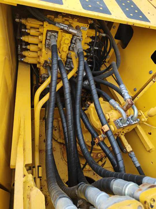 Komatsu PC 200 - Pásové rýpadlo: obrázek 3 Komatsu PC 200 - Pásové rýpadlo: obrázek 3
