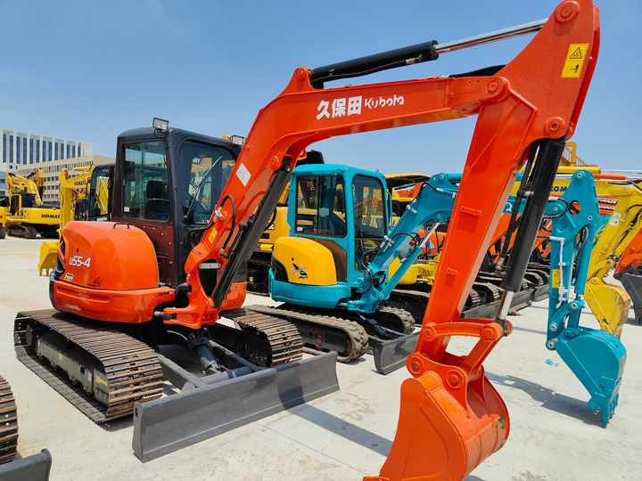 Perfect Condition Kubota U55-4 Japan Brand Mini Excavator with Pusher for Sale 90% Brand New Mini Kubota U25 35 55 5tons - Mini rýpadlo: obrázek 3 Perfect Condition Kubota U55-4 Japan Brand Mini Excavator with Pusher for Sale 90% Brand New Mini Kubota U25 35 55 5tons - Mini rýpadlo: obrázek 3