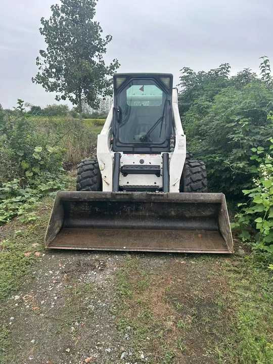 Second Hand BOBCAT S300 Skid-steer Loader with Very Good Performance Is for Sale at a Low Price - Smykový nakladač: obrázek 3 Second Hand BOBCAT S300 Skid-steer Loader with Very Good Performance Is for Sale at a Low Price - Smykový nakladač: obrázek 3