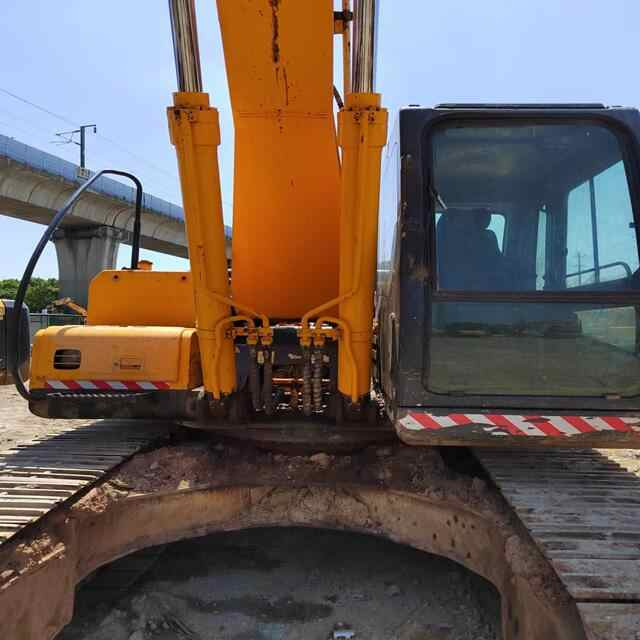 Second-hand Original Hyundai R215-7C Crawler Excavator - Rýpadlo: obrázek 4 Second-hand Original Hyundai R215-7C Crawler Excavator - Rýpadlo: obrázek 4