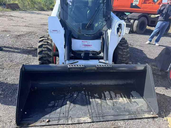 Skid Steer Loader Bobcat S550 Original Wheel Loader in Good Condition on Sale Bobcat 550 - Smykový nakladač: obrázek 4 Skid Steer Loader Bobcat S550 Original Wheel Loader in Good Condition on Sale Bobcat 550 - Smykový nakladač: obrázek 4