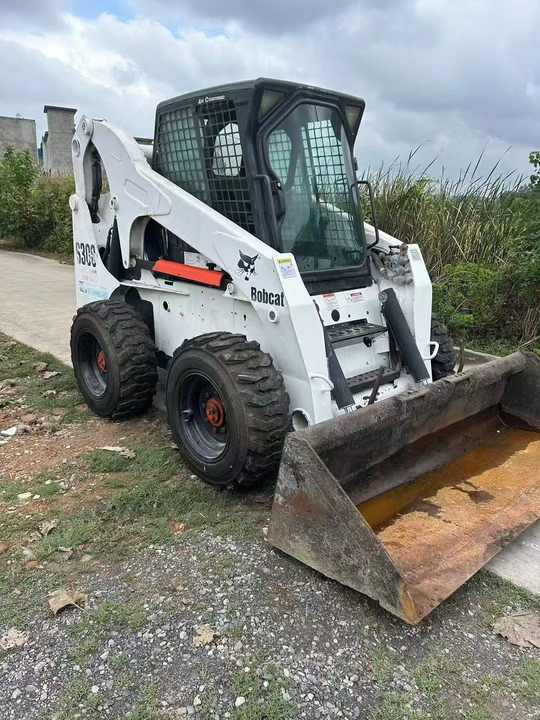 USED BOBCAT S300 Skid-steer Loader with Very Good Performance Is for Sale at a Low Price. S160/s185/s220/330 in Stock - Smykový nakladač: obrázek 2 USED BOBCAT S300 Skid-steer Loader with Very Good Performance Is for Sale at a Low Price. S160/s185/s220/330 in Stock - Smykový nakladač: obrázek 2