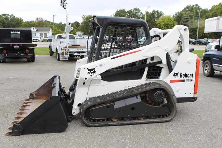 Used Bobcat T590 UsedSkid Steer Loader with Good Condition for Sale S160 S300 S185 S330 - Smykový nakladač: obrázek 2 Used Bobcat T590 UsedSkid Steer Loader with Good Condition for Sale S160 S300 S185 S330 - Smykový nakladač: obrázek 2