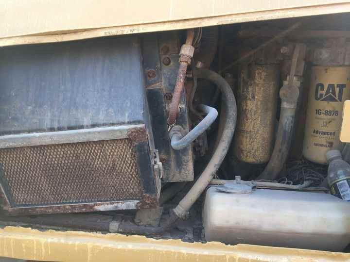 Used Cat Mini Bulldozer D5k D5 D5g Cat Dozers - Buldozer: obrázek 4 Used Cat Mini Bulldozer D5k D5 D5g Cat Dozers - Buldozer: obrázek 4