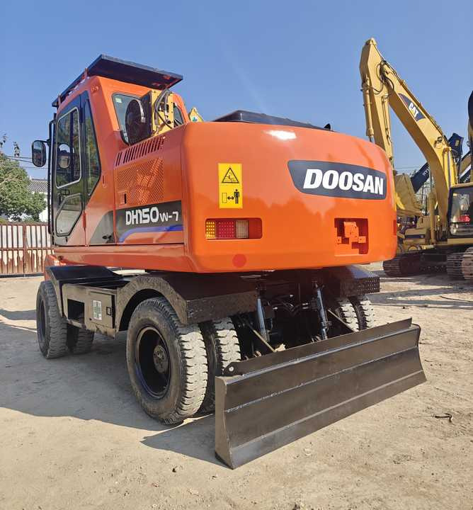 Used Doosan DH150W-7 Model Wheel Excavator Second Hand Machine Popular Brand Korean Doosan Hydraulic Machinery - Kolesové rýpadlo: obrázek 3 Used Doosan DH150W-7 Model Wheel Excavator Second Hand Machine Popular Brand Korean Doosan Hydraulic Machinery - Kolesové rýpadlo: obrázek 3