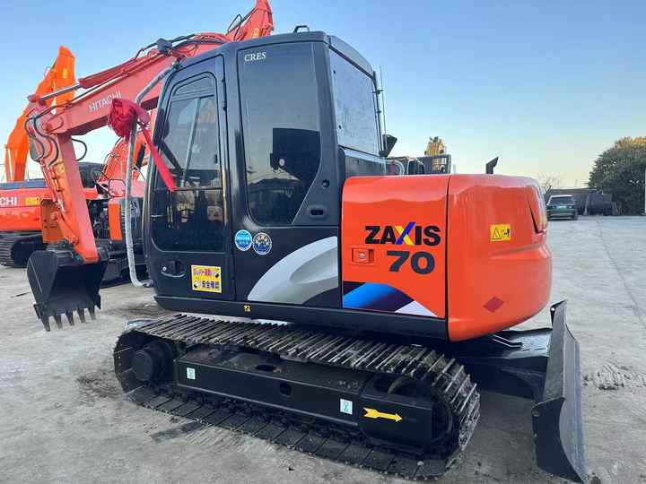 Used HITACHI ZX-70 - Pásové rýpadlo: obrázek 2 Used HITACHI ZX-70 - Pásové rýpadlo: obrázek 2