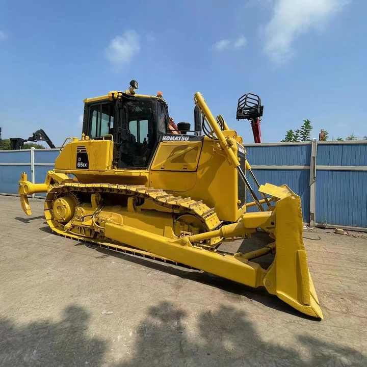 Used Komatsu Bulldozer D65 Strong Power Komatsu D65 Track Dozer for Sale - Buldozer: obrázek 4 Used Komatsu Bulldozer D65 Strong Power Komatsu D65 Track Dozer for Sale - Buldozer: obrázek 4