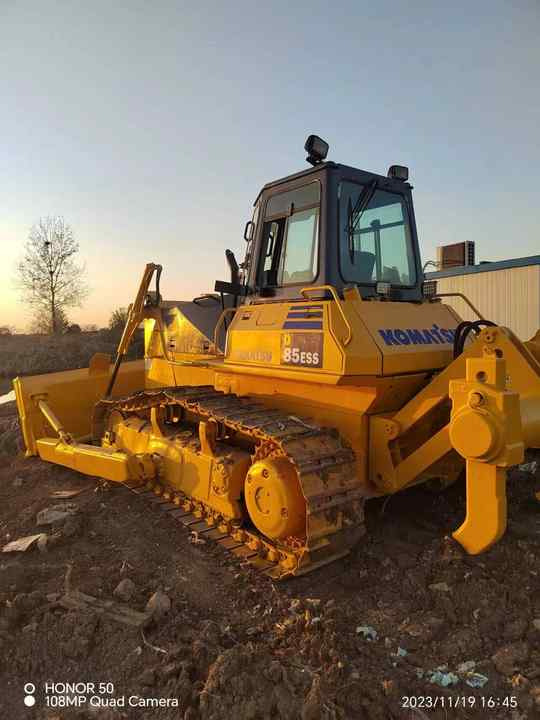 Used Komatsu Bulldozer D85 Strong Power Komatsu D85 Track Dozer for Sale - Buldozer: obrázek 2 Used Komatsu Bulldozer D85 Strong Power Komatsu D85 Track Dozer for Sale - Buldozer: obrázek 2