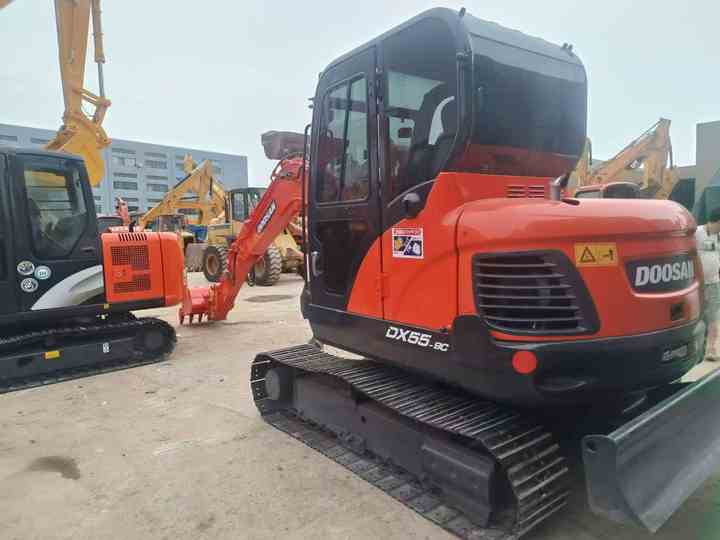 Used Mini Excavator DX55-9C Doosan Excavator 5 Tonnes High Performance Low Price for Sale Dh55 Dh60 Dx55 Dx60 in Stock - Mini rýpadlo: obrázek 5 Used Mini Excavator DX55-9C Doosan Excavator 5 Tonnes High Performance Low Price for Sale Dh55 Dh60 Dx55 Dx60 in Stock - Mini rýpadlo: obrázek 5