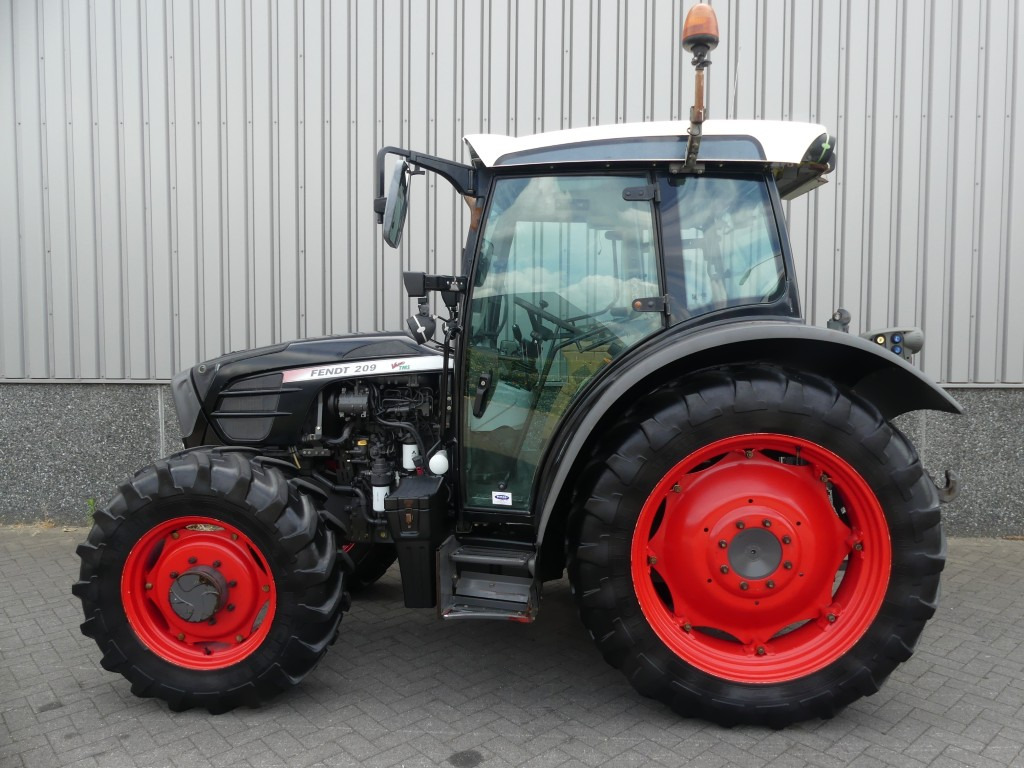 FENDT 209S Vario - Malotraktor: obrázek 2 FENDT 209S Vario - Malotraktor: obrázek 2