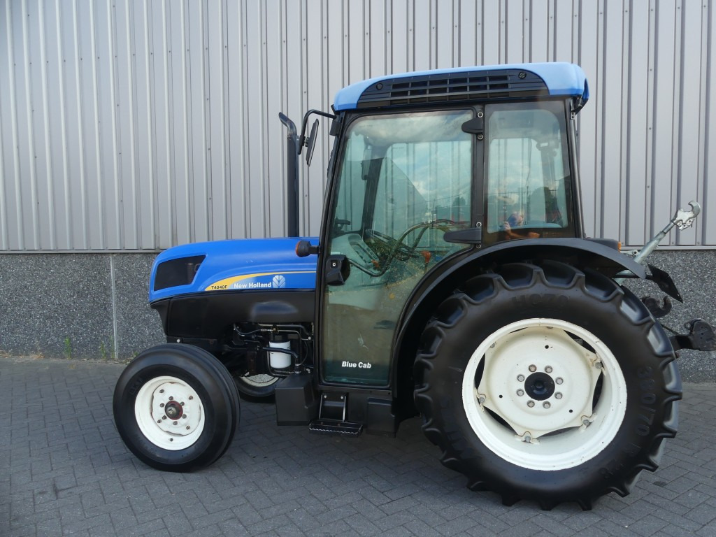 NEW HOLLAND T4040F - Malotraktor: obrázek 2 NEW HOLLAND T4040F - Malotraktor: obrázek 2