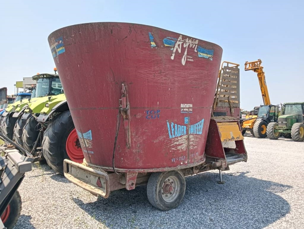 AGM W14 MC - Krmný míchací vůz: obrázek 2 AGM W14 MC - Krmný míchací vůz: obrázek 2