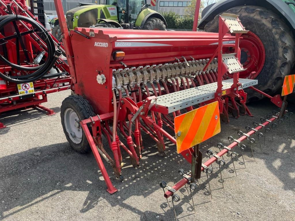 Accord M DRILL PRO - Secí stroj: obrázek 1 Accord M DRILL PRO - Secí stroj: obrázek 1