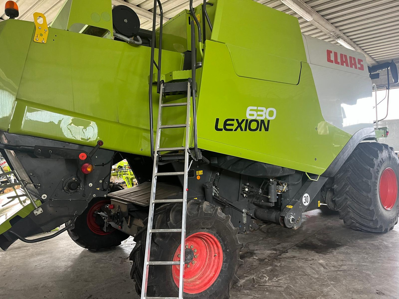 Claas Lexion 630 Montana - Sklízecí mlátička: obrázek 4 Claas Lexion 630 Montana - Sklízecí mlátička: obrázek 4