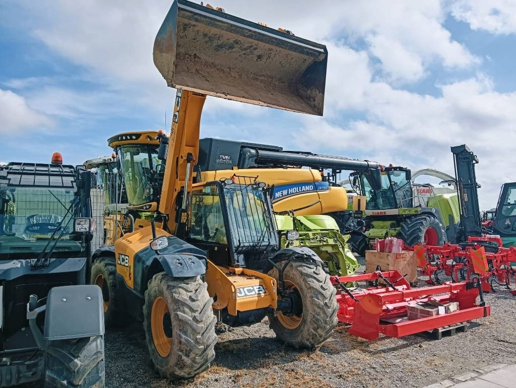 JCB 526-56 Agri - Teleskopický manipulátor: obrázek 1 JCB 526-56 Agri - Teleskopický manipulátor: obrázek 1