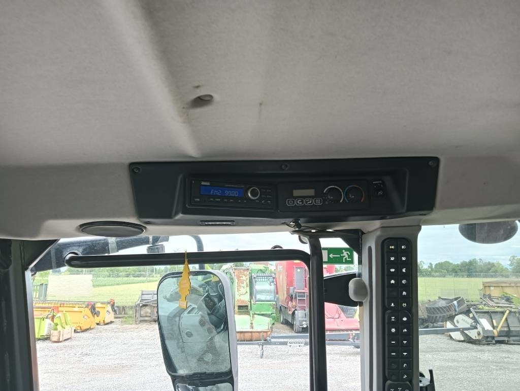 Traktor JCB Fastrac 4220: obrázek 12