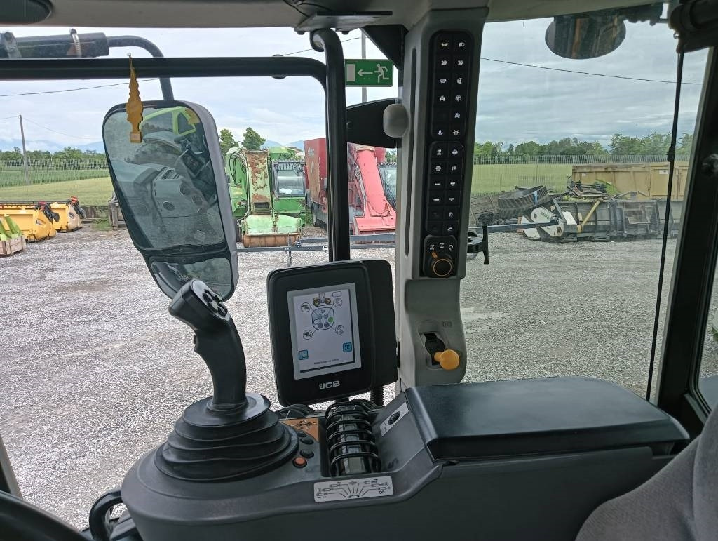 Traktor JCB Fastrac 4220: obrázek 10
