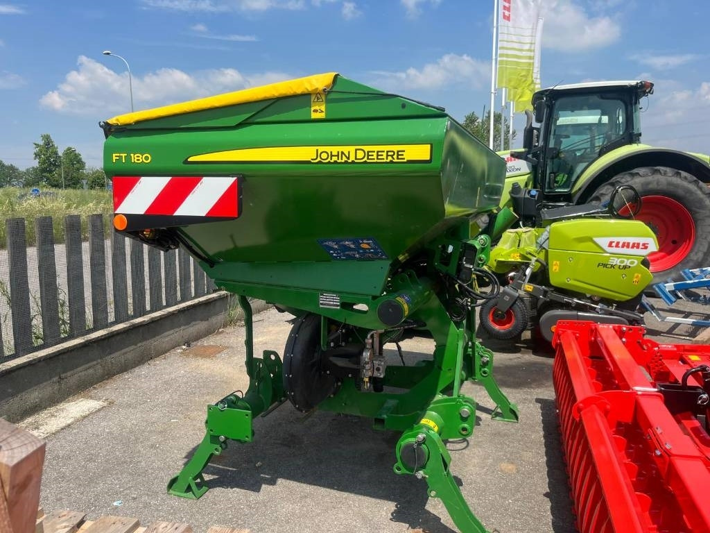 John Deere FT 180 - Rozmetadlo hnoje: obrázek 3 John Deere FT 180 - Rozmetadlo hnoje: obrázek 3