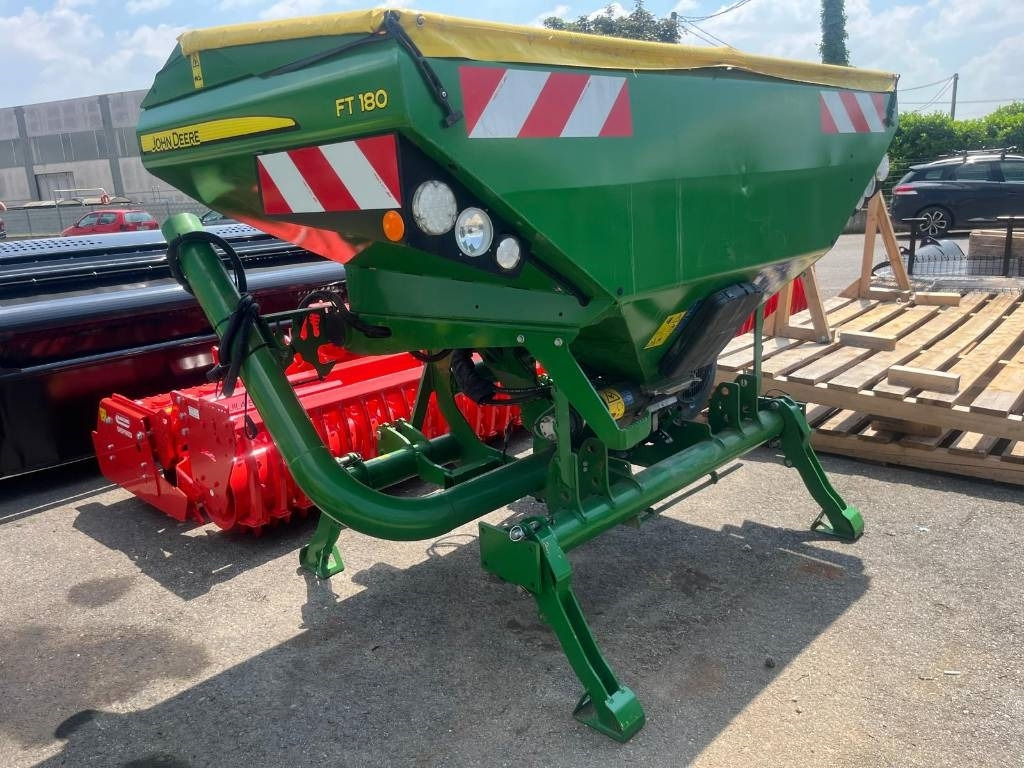John Deere FT 180 - Rozmetadlo hnoje: obrázek 1 John Deere FT 180 - Rozmetadlo hnoje: obrázek 1