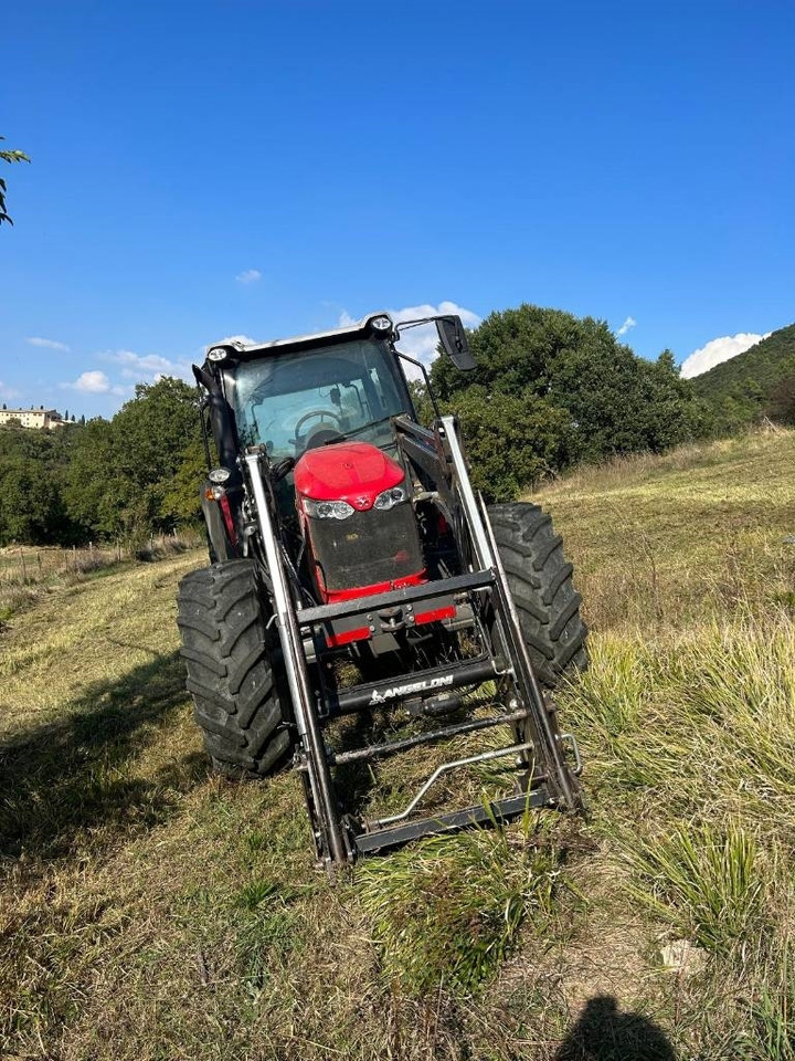 Massey Ferguson 5710 - Traktor: obrázek 5 Massey Ferguson 5710 - Traktor: obrázek 5