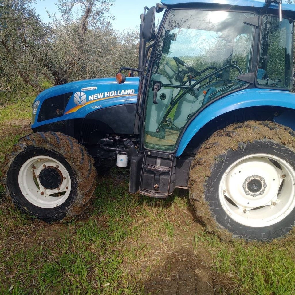 New Holland T 4.55 - Traktor: obrázek 2 New Holland T 4.55 - Traktor: obrázek 2
