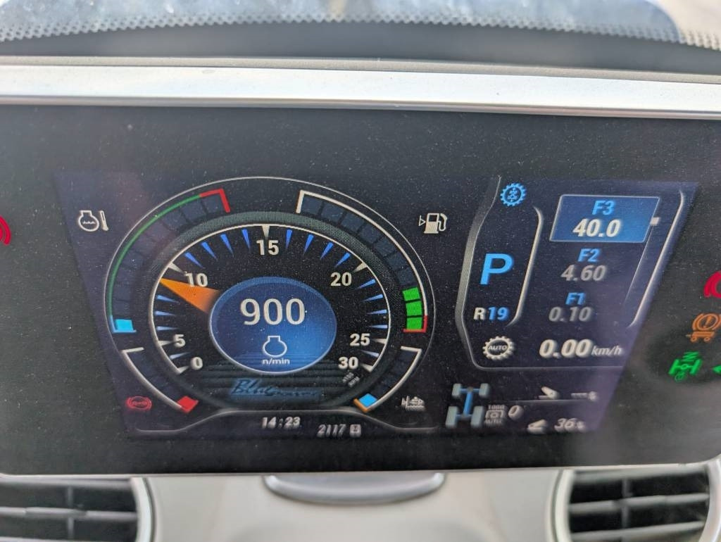 Traktor New Holland T 8.380: obrázek 16