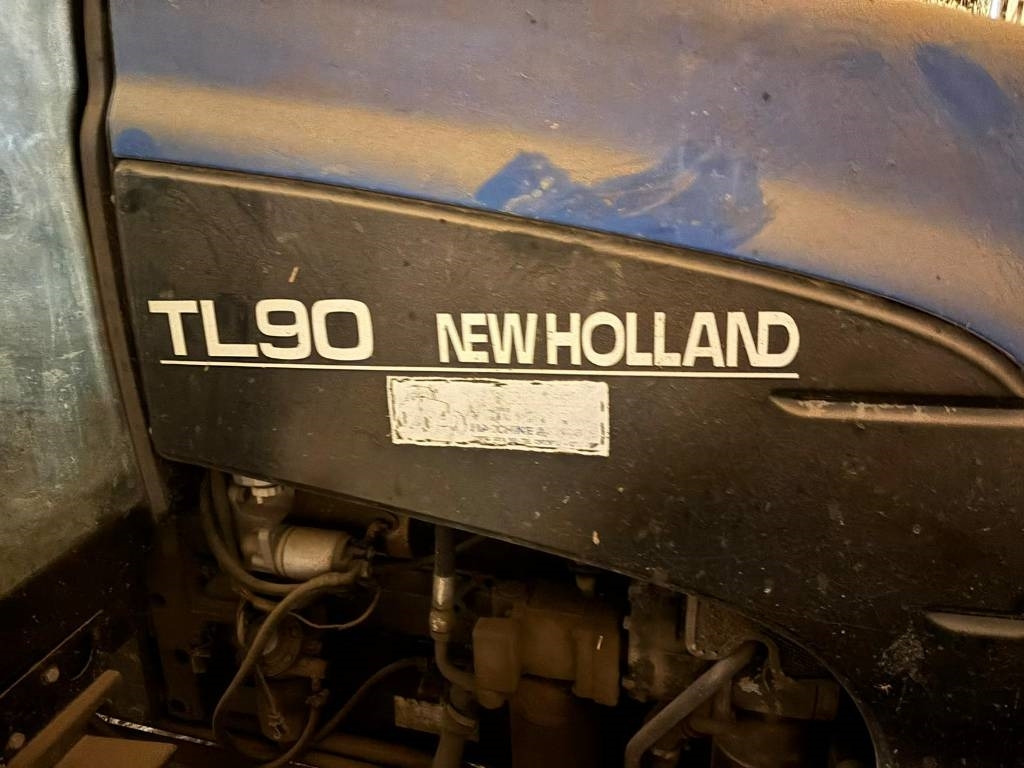 New Holland TL 90 - Traktor: obrázek 2 New Holland TL 90 - Traktor: obrázek 2