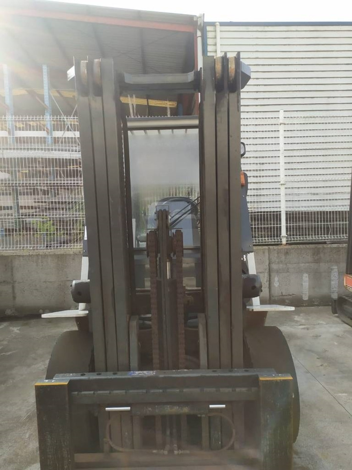 UniCarriers D1F4A40Q - Boční vozík: obrázek 3 UniCarriers D1F4A40Q - Boční vozík: obrázek 3