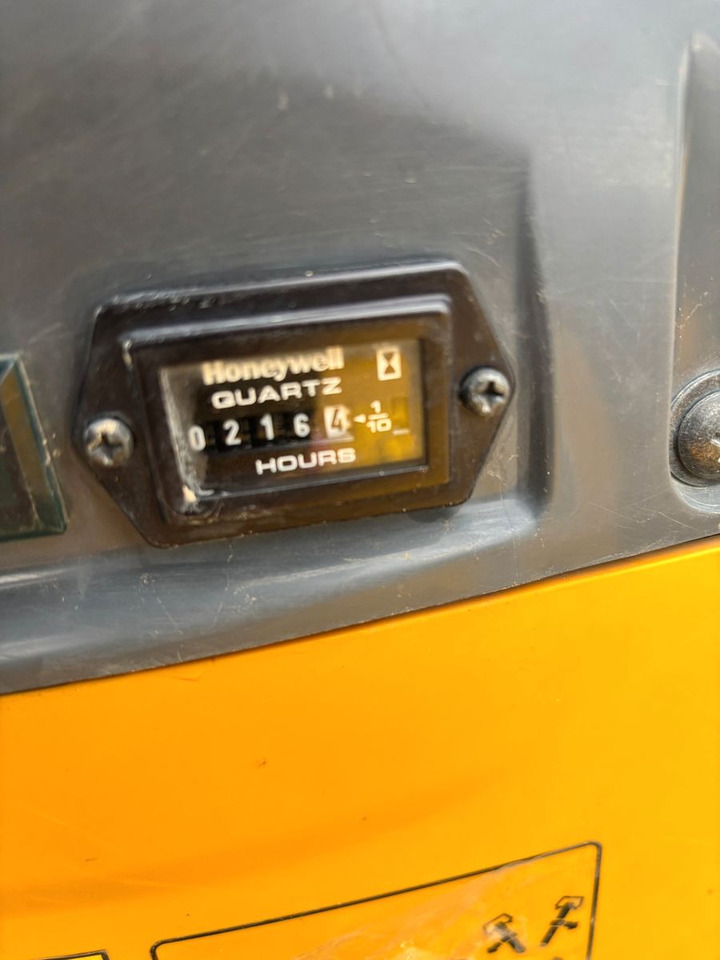 Komatsu PC09-1 - Mini rýpadlo: obrázek 3 Komatsu PC09-1 - Mini rýpadlo: obrázek 3